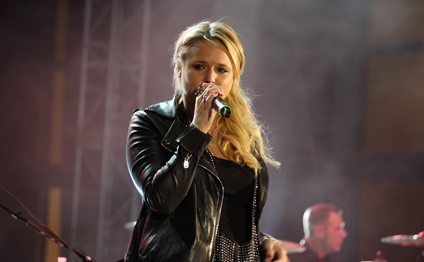 Miranda Lambert sings for an event